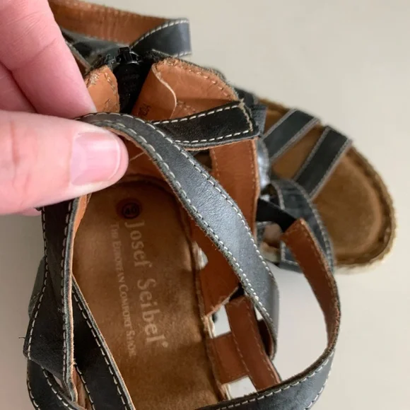 Sandals - Picture 2 of 3
